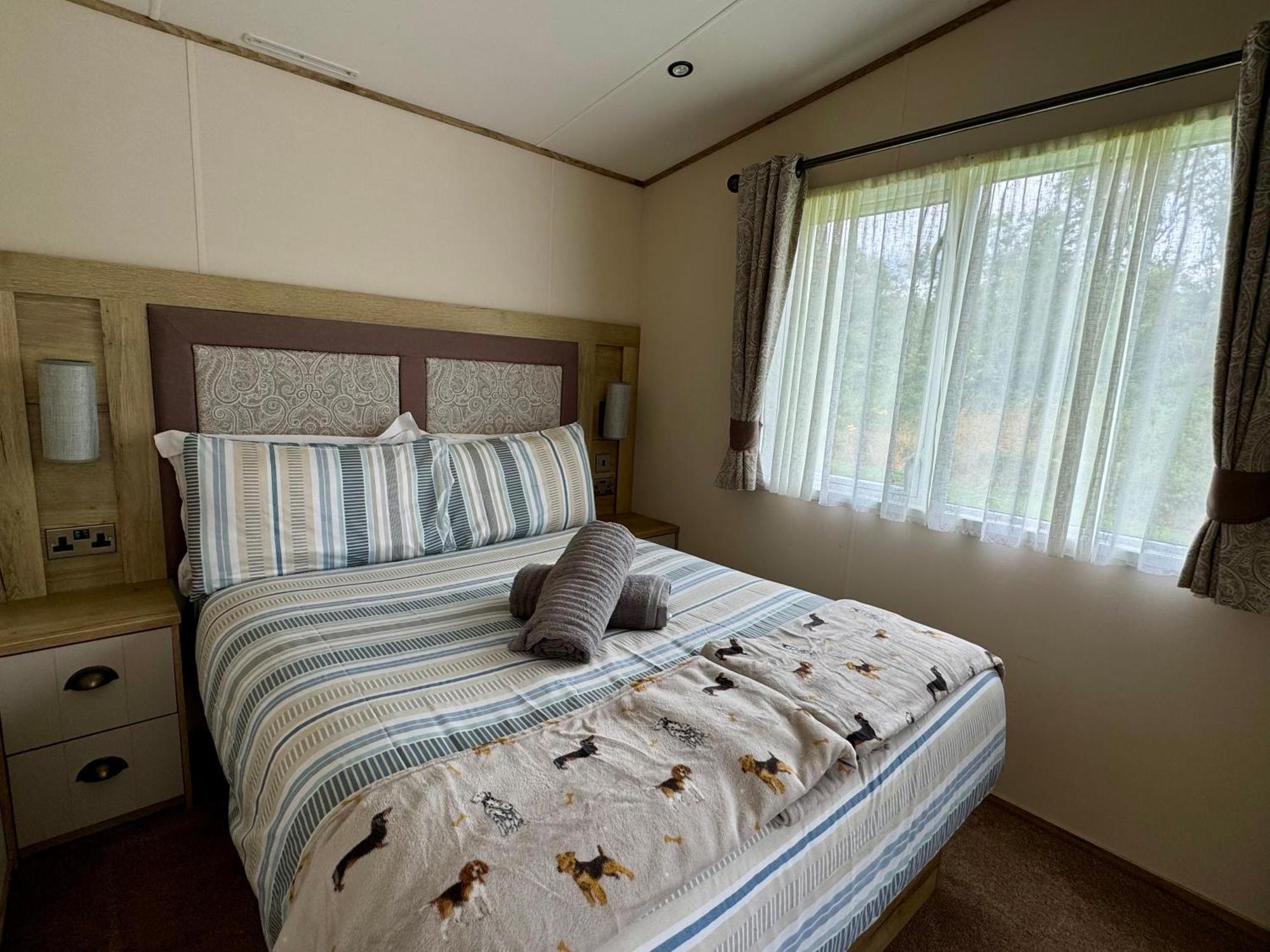 Paws Lodge, Hot Tub, Pet Friendly South Cerney Dış mekan fotoğraf
